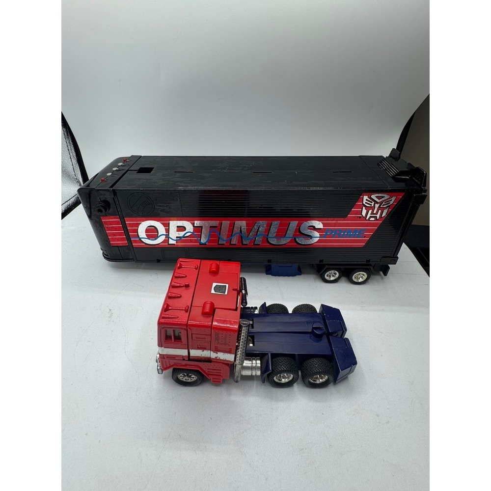 VTG 1992 Transformers G2 Optimus Prime Action Figure Truck/Trailer Hasbro - READ - Picture 7 of 16